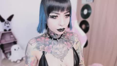 Nikki Ramone   online show from April 2026 10:19:01 AM