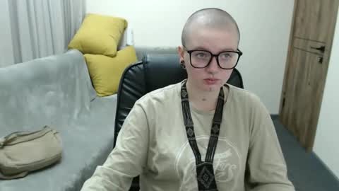 nikkysnow online show from September 2025 08:36:02 AM