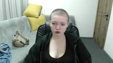 nikkysnow online show from September 2025 08:05:02 AM