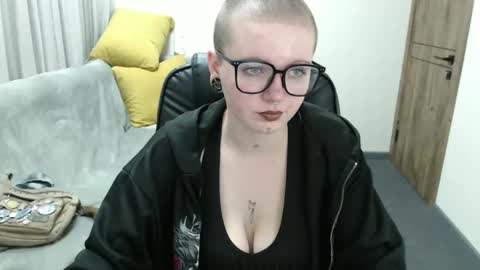 nikkysnow online show from September 2025 08:15:02 AM