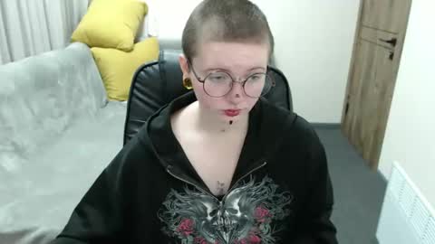 nikkysnow online show from October 2025 08:04:02 AM