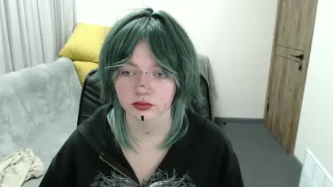 nikkysnow online show from October 2025 08:17:01 AM