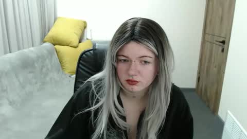 nikkysnow online show from October 2025 08:04:01 AM