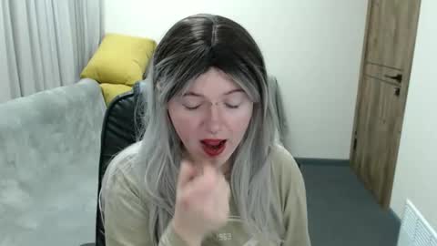 nikkysnow online show from October 2025 08:04:02 AM