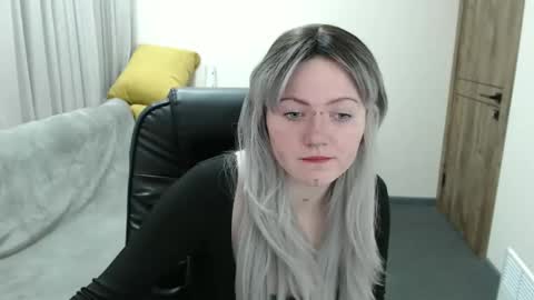 nikkysnow online show from October 2025 08:03:01 AM