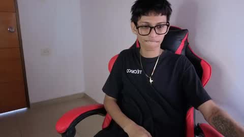niklaus_wolf online show from April 2026 04:09:02 PM