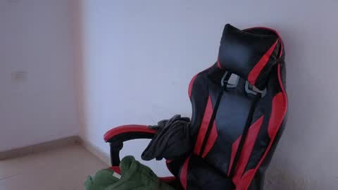 niklaus_wolf online show from May 2026 08:14:01 PM