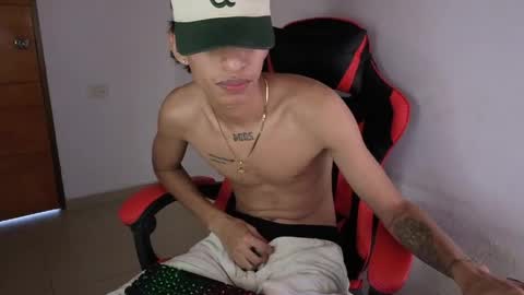 niklaus_wolf online show from May 2026 06:35:01 PM