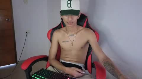 niklaus_wolf online show from May 2026 07:22:02 PM