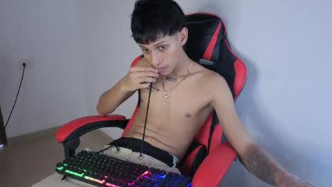 niklaus_wolf online show from May 2026 08:15:01 PM