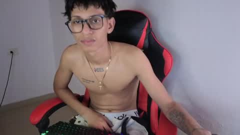 niklaus_wolf online show from May 2026 07:54:02 PM