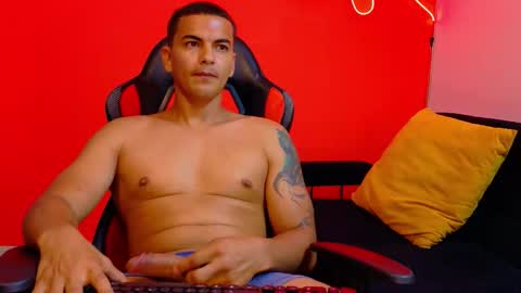 Snapshot of niko_hale chatting on November 2025 07:46:02 PM Niko online show from November 2025 07:46:02 PM