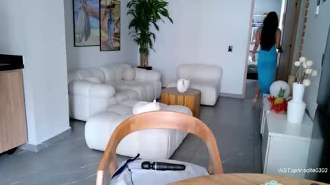 Snapshot of nikol_je chatting on February 2026 08:29:01 PM Nicole cam online show from February 2026 08:29:01 PM