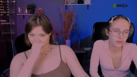 Snapshot of nikol_kitt chatting on October 2025 07:14:01 PM Little Niko Help me reach my goals online show from October 2025 07:14:01 PM