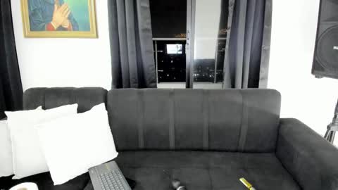 Nikole online show from October 2025 04:12:01 AM