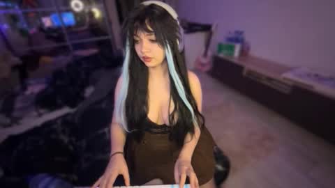 nikoli_naw online show from November 2025 11:16:01 PM