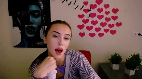 nikonara_ online show from December 2024 04:16:01 PM