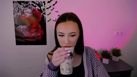 nikonara_ online show from February 2025 09:47:02 AM