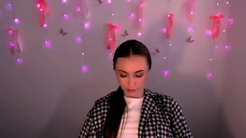 nikonara_ online show from June 2026 02:05:01 PM