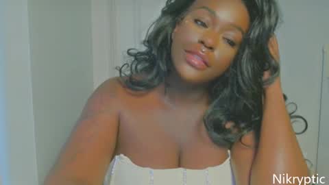 Nikole online show from November 2025 06:01:02 PM