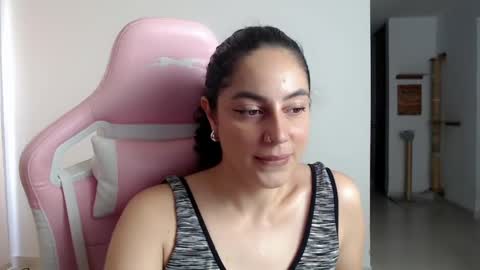 Snapshot of niky_blue chatting on February 2025 09:56:01 PM niky_blue online show from February 2025 09:56:01 PM