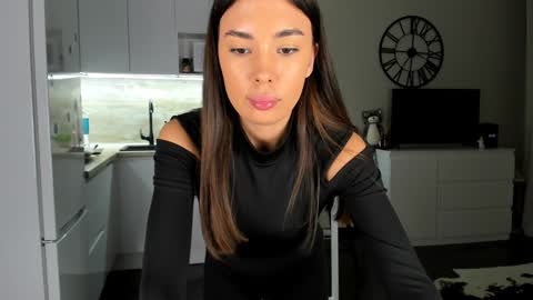 Bella online show from December 2024 05:26:01 PM