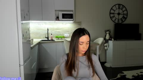 Bella online show from December 2024 05:51:01 PM