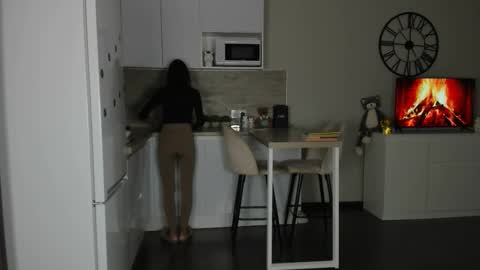 Bella online show from September 2025 04:09:05 PM