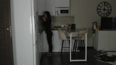 Bella online show from October 2025 11:17:01 AM