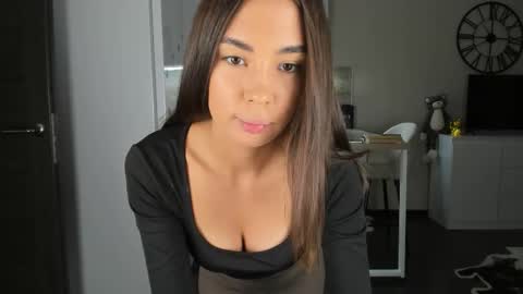 Bella online show from November 2025 10:19:01 PM