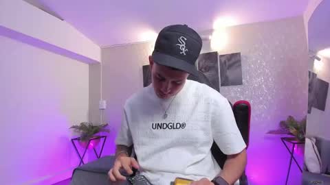 Nils online show from October 2025 04:12:01 AM