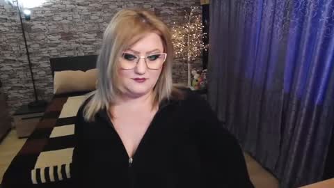 Blonde Nimpho online show from January 2025 11:28:02 AM