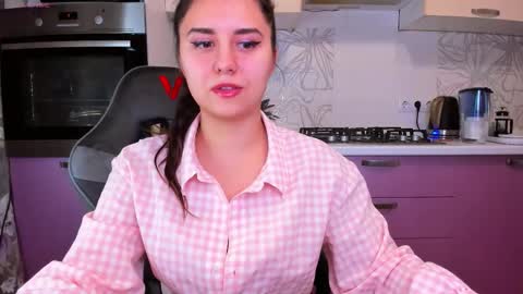 Nina online show from September 2025 09:20:02 PM