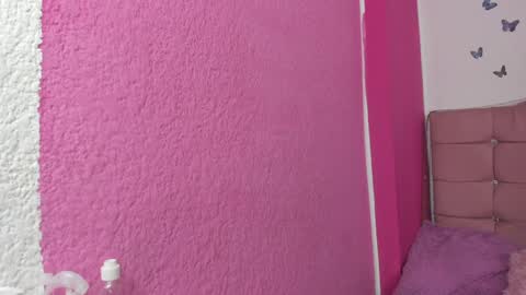 Snapshot of nina_cute06 chatting on December 2024 01:42:01 AM Nina online show from December 2024 01:42:01 AM