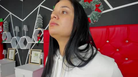 Snapshot of nina_cute06 chatting on December 2024 08:05:02 AM Nina online show from December 2024 08:05:02 AM