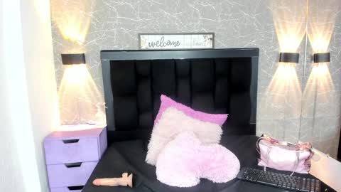 Snapshot of nina_cute06 chatting on January 2025 06:02:01 AM Nina online show from January 2025 06:02:01 AM