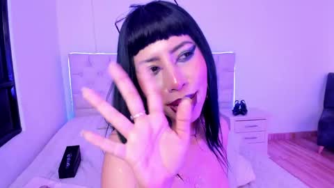 Nina Fox  online show from May 2026 11:23:04 PM