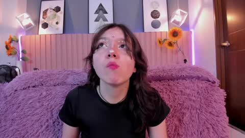 nina_ford_ online show from April 2026 12:03:01 PM