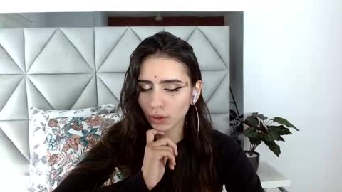 Snapshot of nina_pons chatting on December 2024 08:16:01 PM Nina online show from December 2024 08:16:01 PM