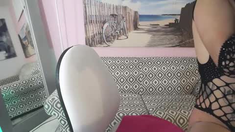 Nina online show from October 2025 12:28:01 PM