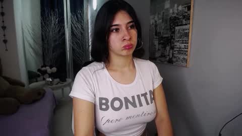 Nina online show from November 2025 12:27:01 PM