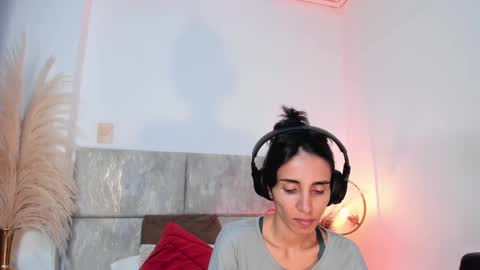 Nina online show from October 2025 06:26:01 PM