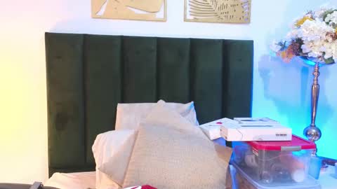 Nina online show from October 2025 06:27:01 PM