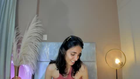 Nina online show from November 2025 06:21:01 PM