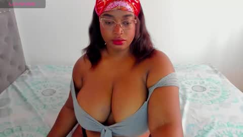 Snapshot of ninagrey03 chatting on February 2026 03:19:01 PM Valentina online show from February 2026 03:19:01 PM