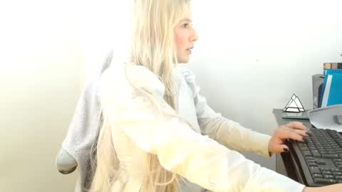 Snapshot of ninakitdman chatting on September 2025 01:48:02 PM Ninakitdman online show from September 2025 01:48:02 PM