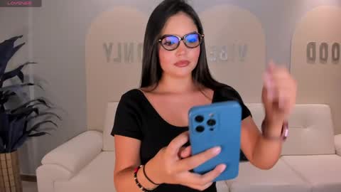  Nina  online show from May 2026 06:05:01 PM