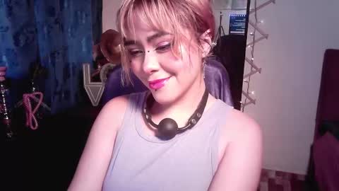 NIina Mon online show from October 2025 04:24:02 PM
