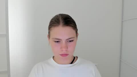 ninarihh online show from September 2025 11:43:01 AM