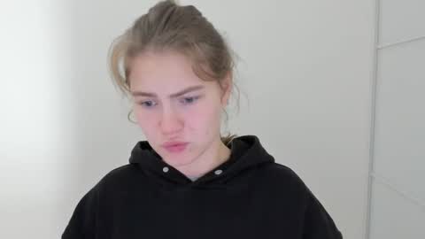 ninarihh online show from October 2025 10:01:01 AM